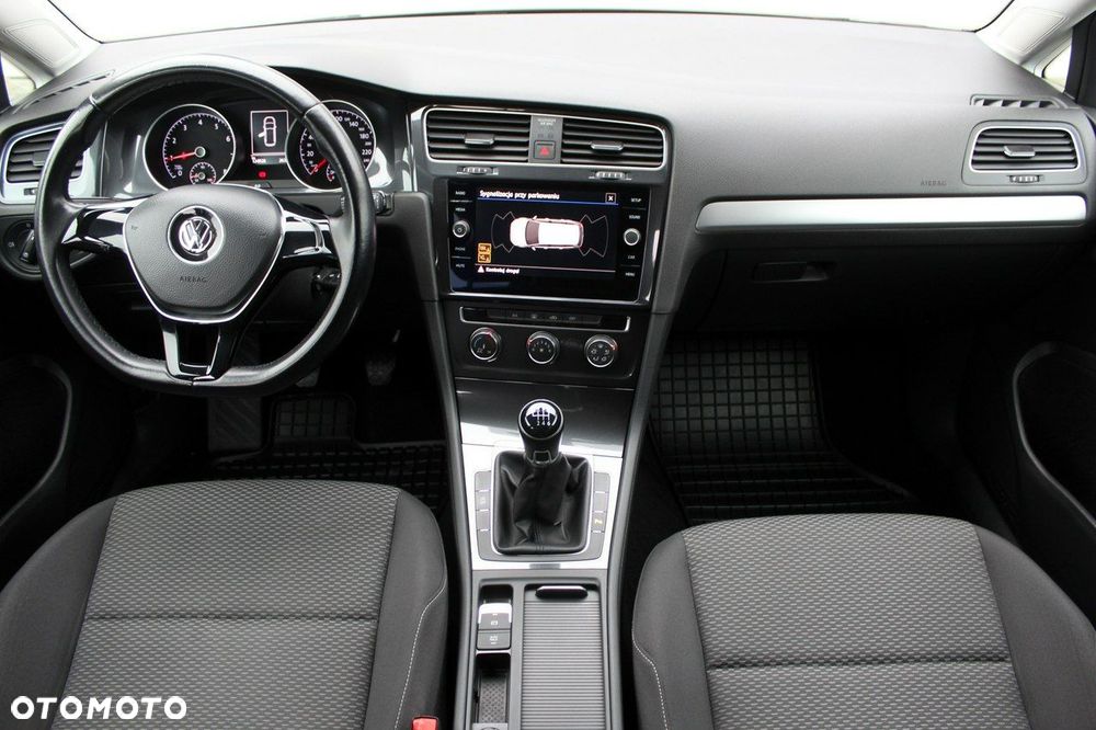 Volkswagen Golf - 11