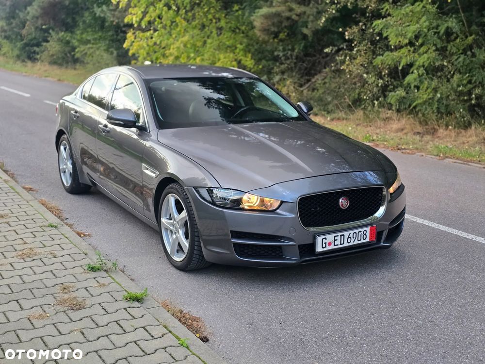 Jaguar XE 2.0 D Prestige - 16