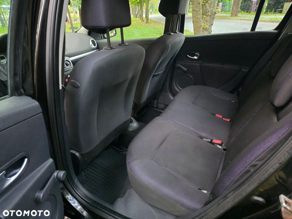 Renault Clio 1.6 16V Expression - 12