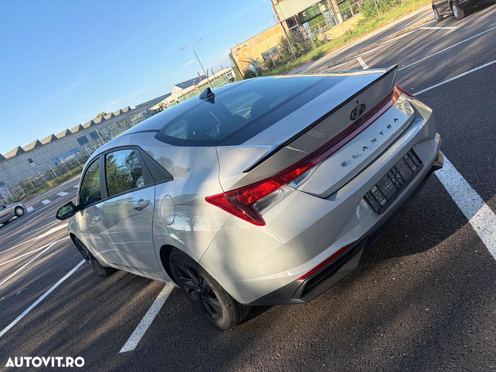 Hyundai Elantra - 1
