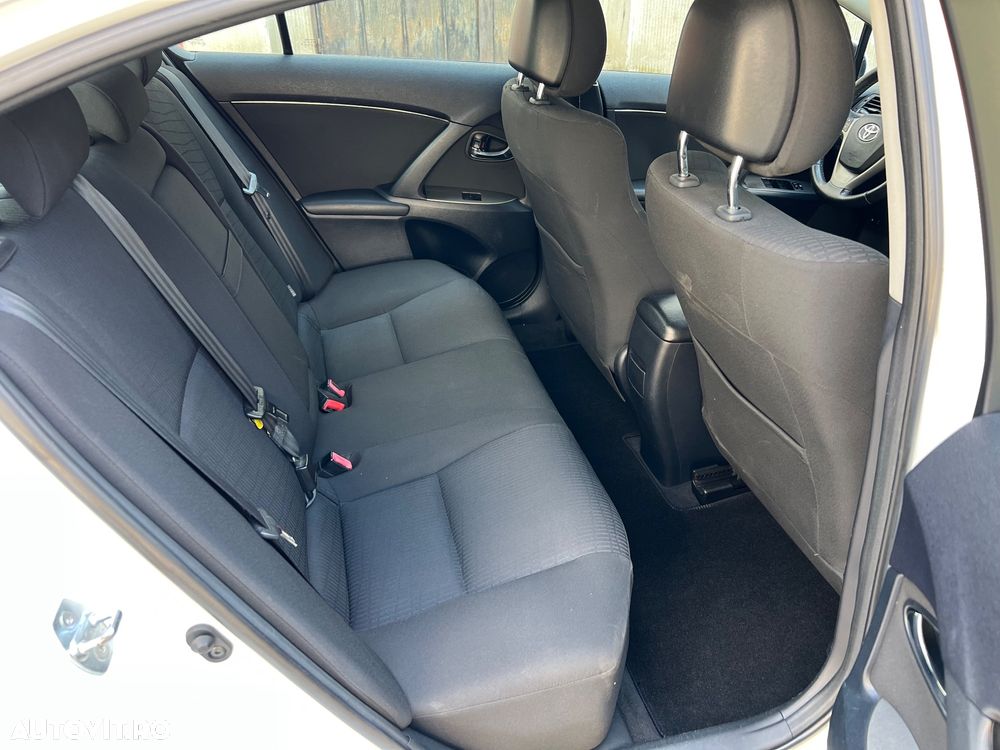 Toyota Avensis - 10