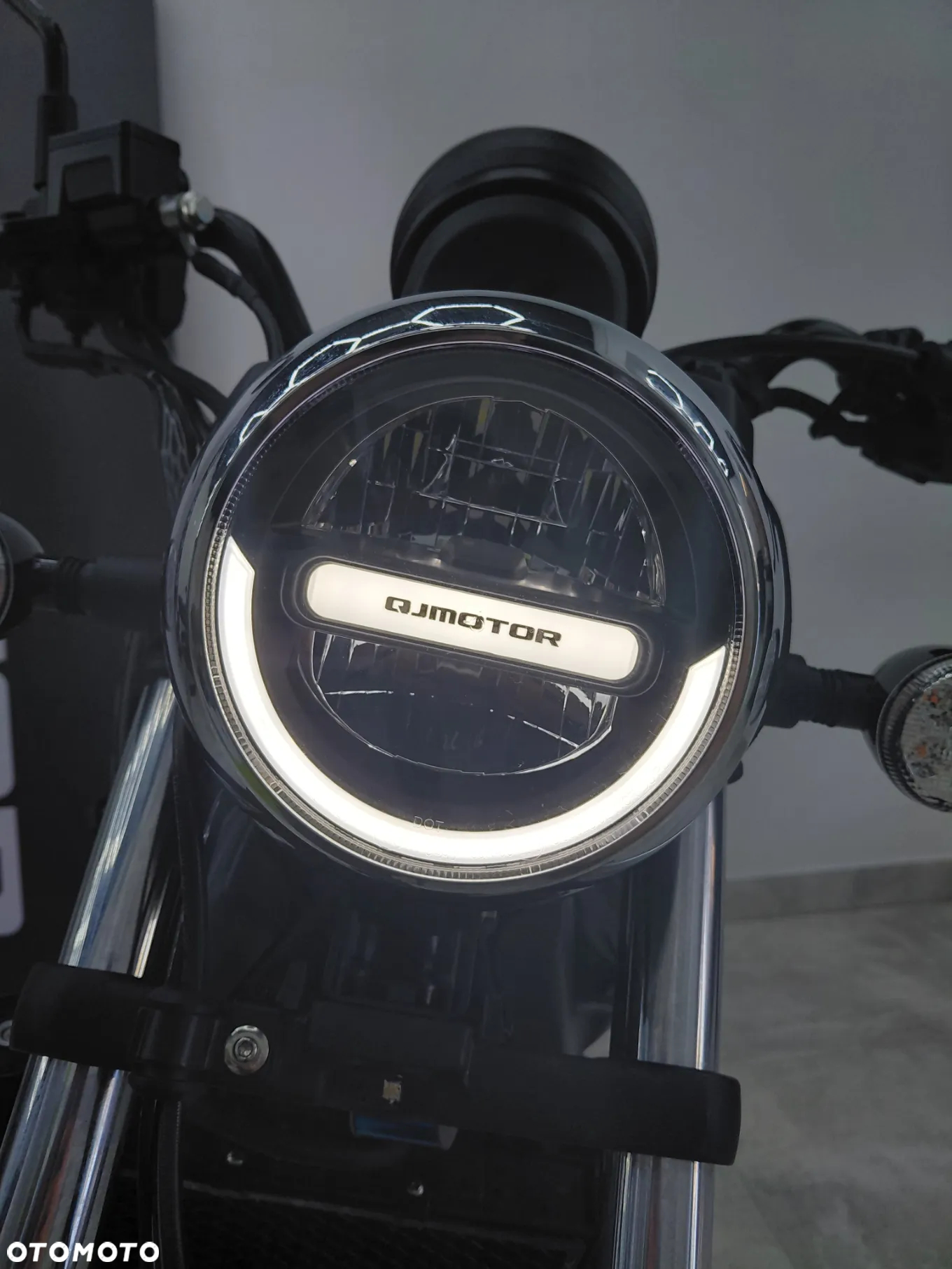 QJMOTOR SRV 125 - 6