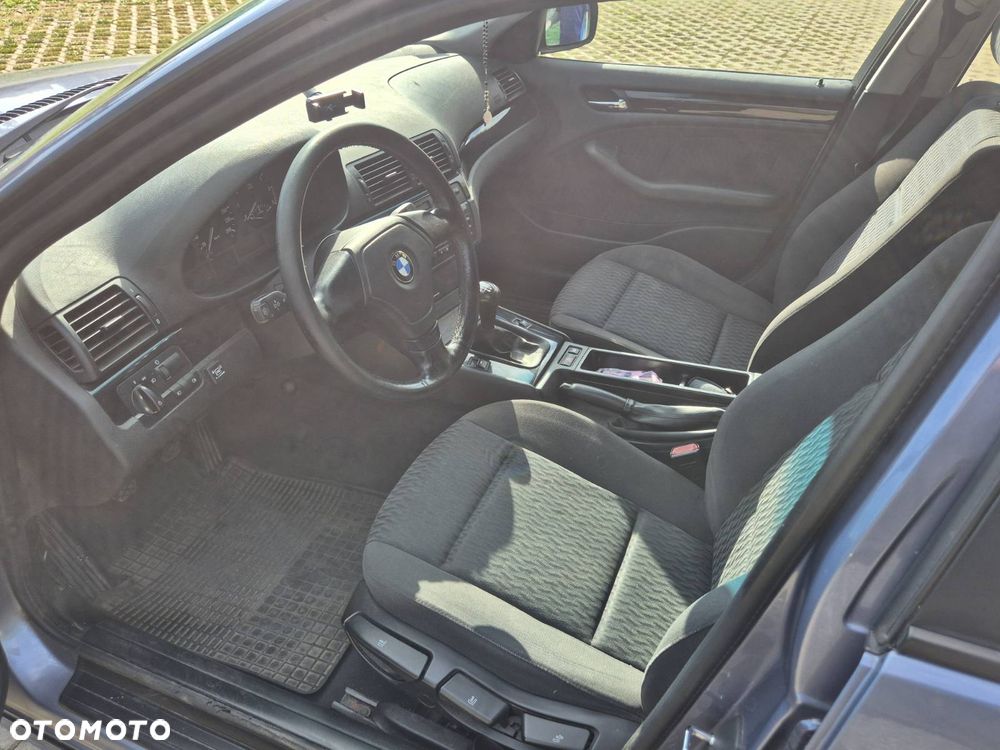 BMW Seria 3 318i - 9