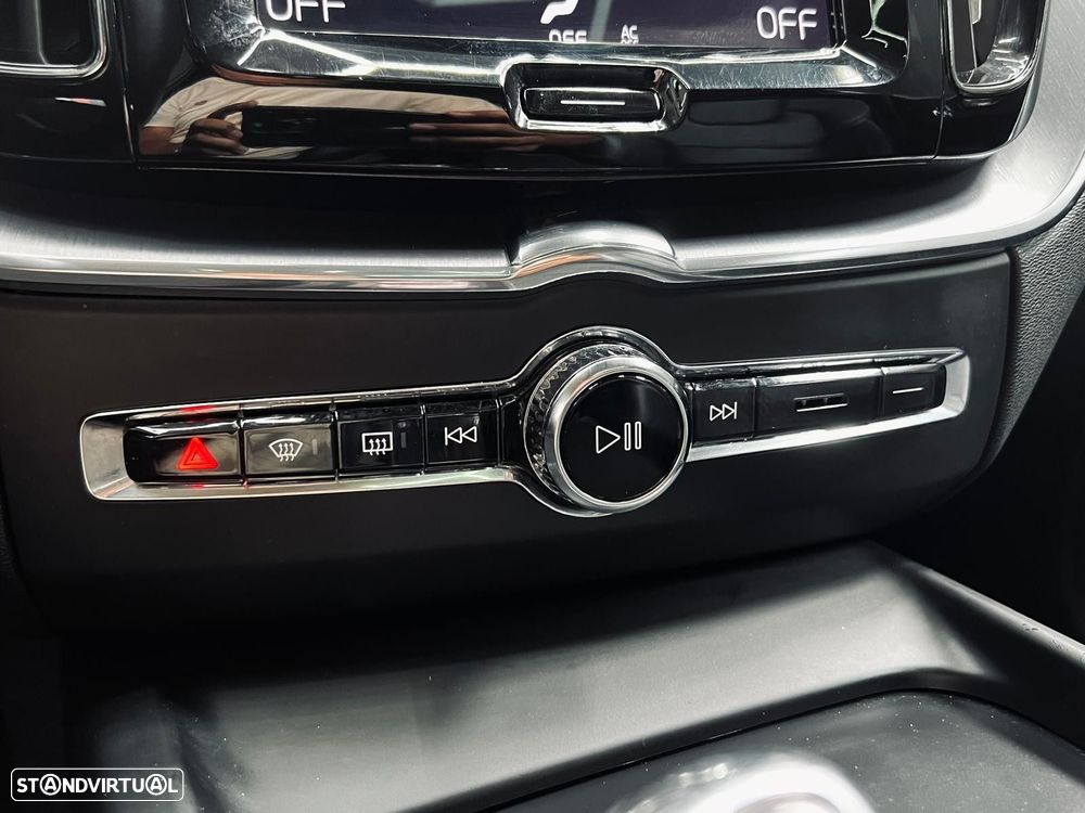 Volvo XC 60 2.0 T8 PHEV Momentum Plus AWD - 30