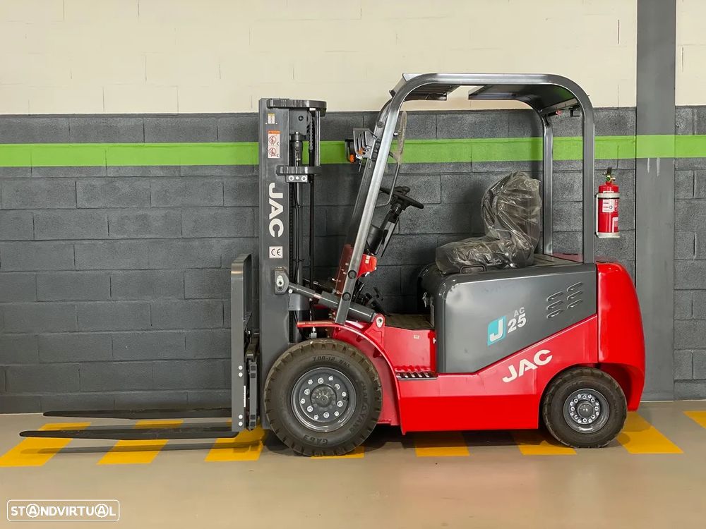 JAC CPD25J Empilhador Elétrico - 11