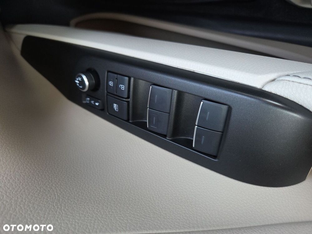Toyota Camry 2.5 Hybrid Executive CVT - 21