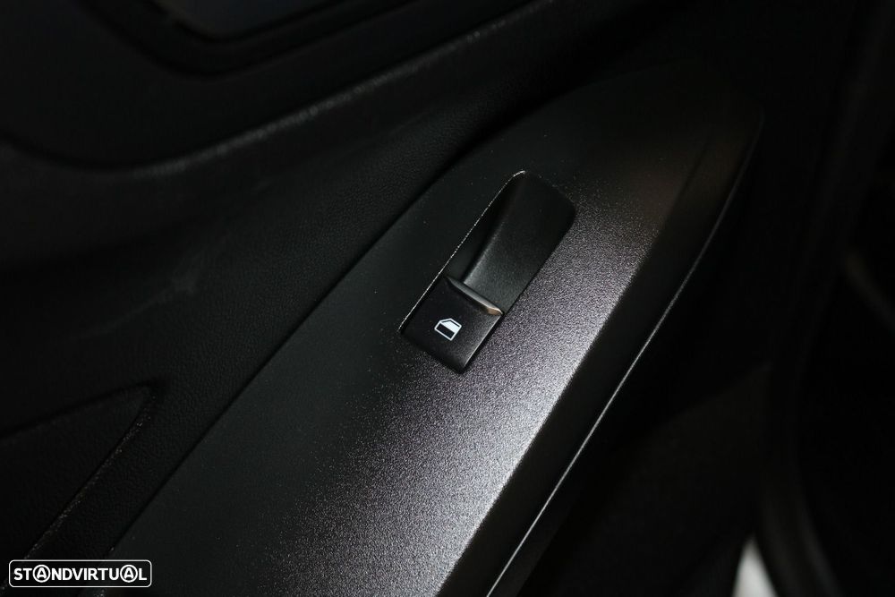 Ford Focus 1.0 EcoBoost MHEV ST-Line - 27