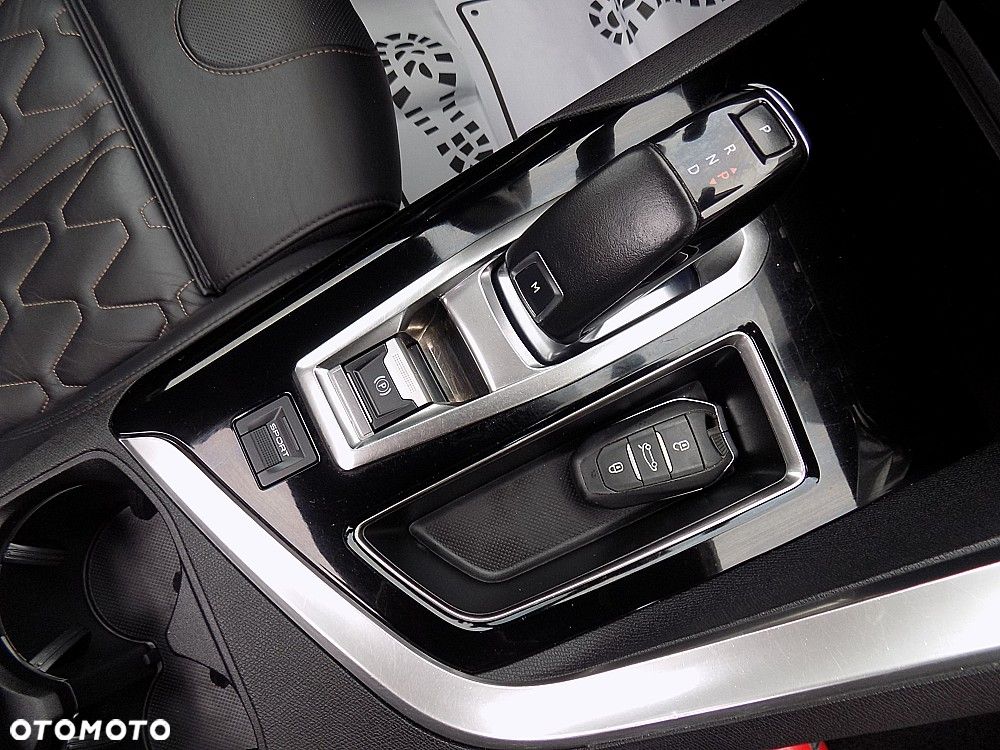 Peugeot 3008 PureTech 130 Stop & Start GPF EAT8 Allure Business-Paket - 19