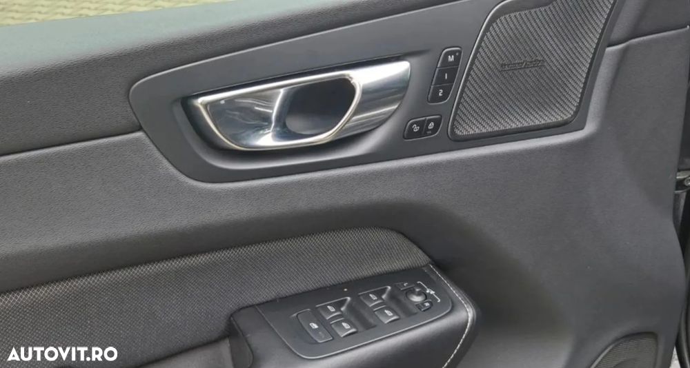 Volvo XC 60 B4 MHEV AWD R-Design - 28