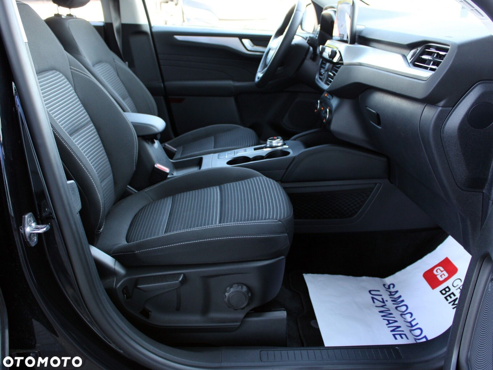 Ford Kuga 2.5 FHEV AWD Titanium - 14