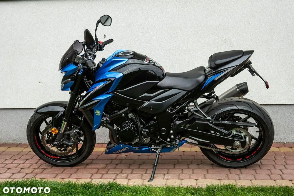 Suzuki GSX - 6