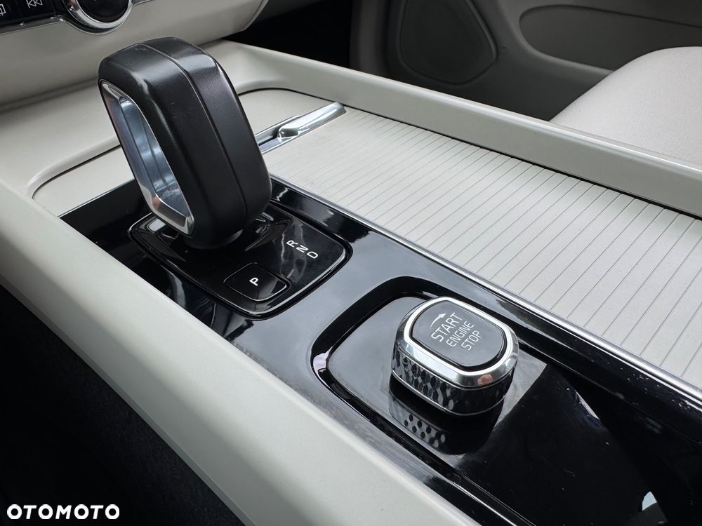Volvo XC 60 B4 D AWD Geartronic Momentum Pro - 38