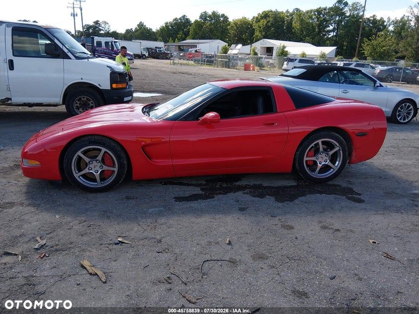Chevrolet Corvette - 4