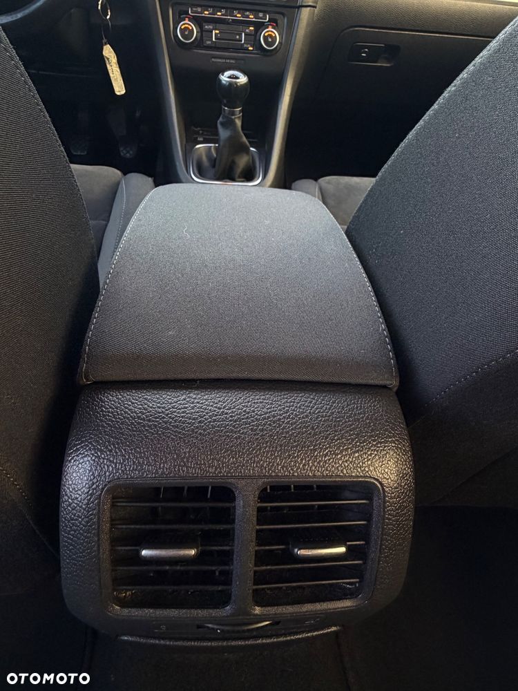 Volkswagen Golf - 33