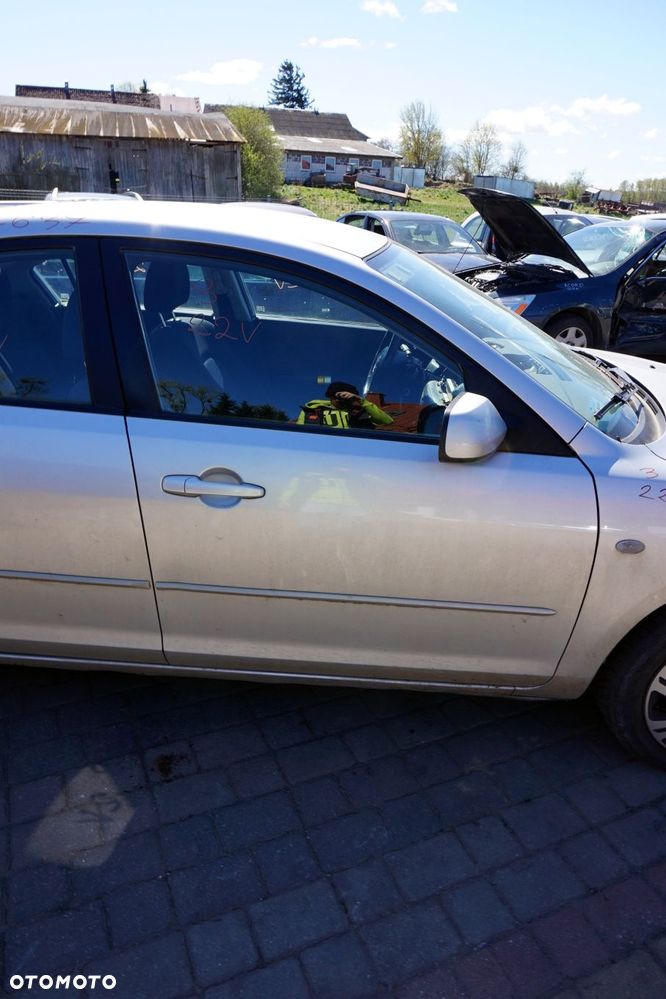 DRZWI PRZEDNIE PRAWE 3 I BK SEDAN 22V  SREBRNY MAZDA 2003-2006 - 1