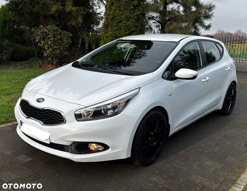 Kia Ceed 1.4 CVVT Dream Team Edition - 1
