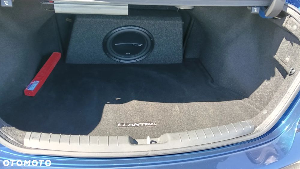 Hyundai Elantra - 9