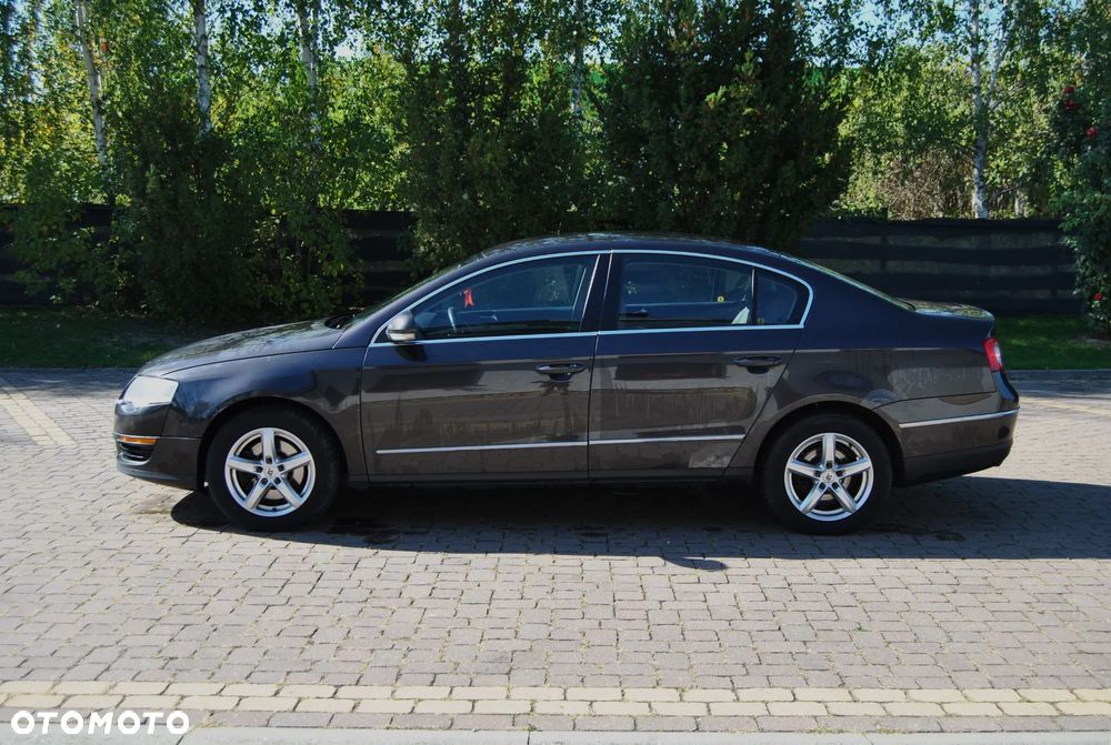 Volkswagen Passat 1.6 TDI DPF BlueMotion Technology Highline - 13