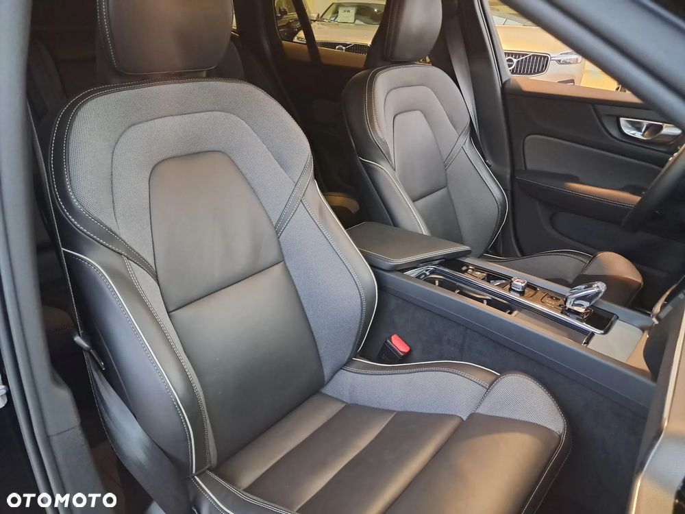 Volvo V60 B4 B Plus Dark - 22