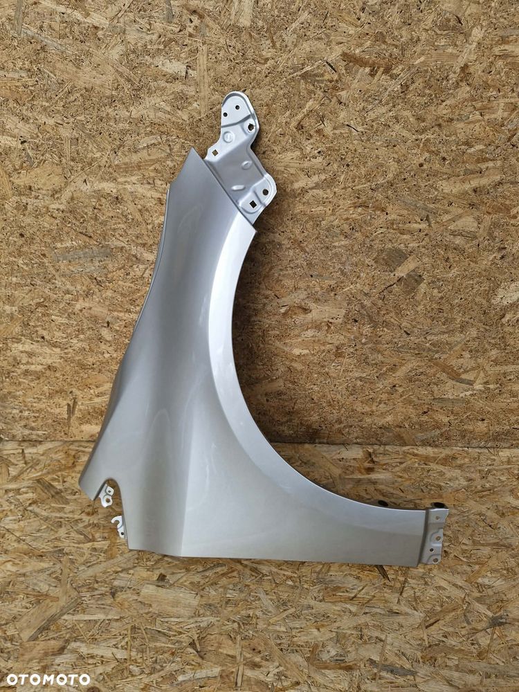 TOYOTA COROLLA E21 SEDAN BŁOTNIK PRAWY PRZÓD - 1