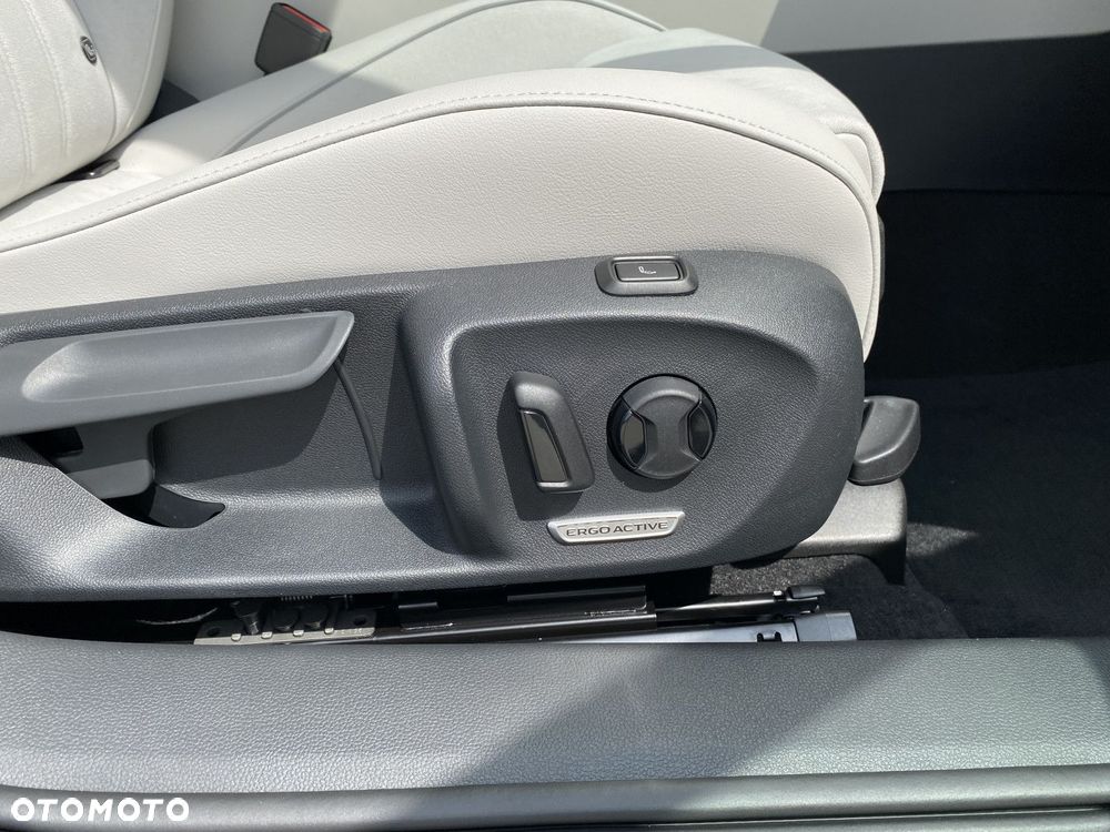 Volkswagen Passat Variant 1.5 TSI ACT mHEV Elegance DSG - 25