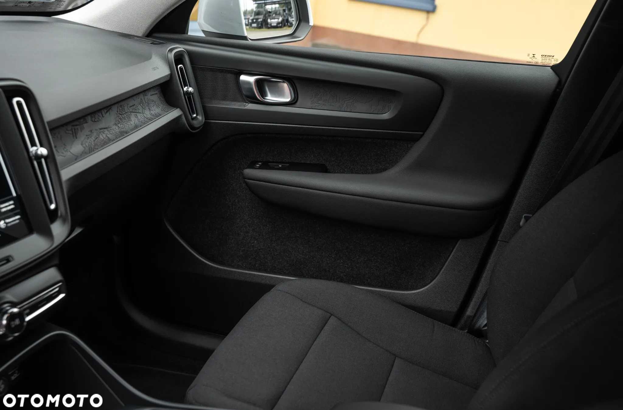 Volvo XC 40 T3 Momentum Core - 24