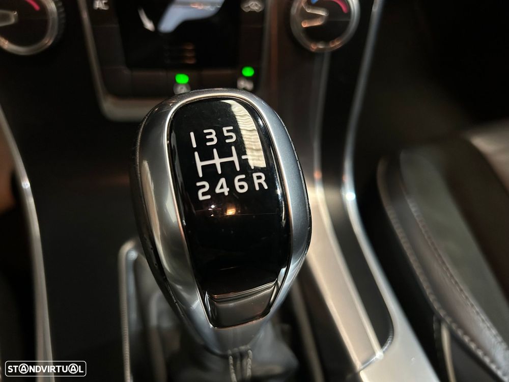 Volvo V60 2.0 D3 R-Design - 34