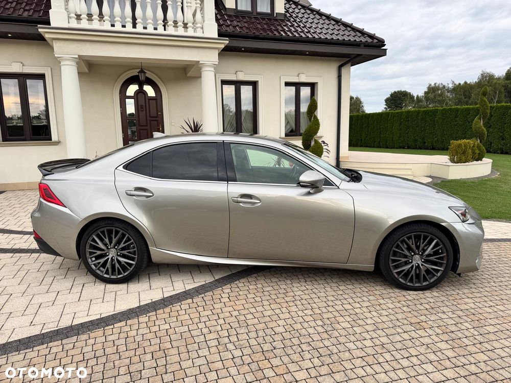 Lexus IS - 4