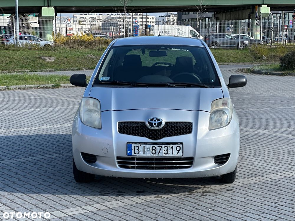 Toyota Yaris 1.0 Luna A/C - 2