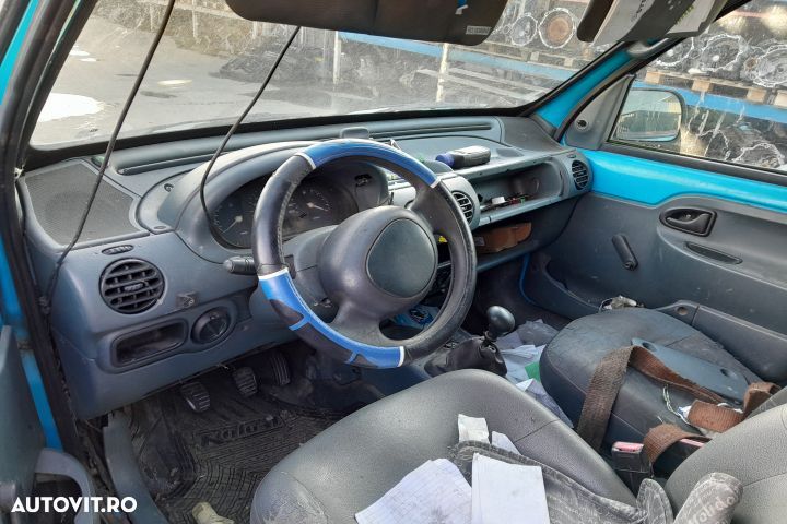 Lampa / Tripla stop dreapta pe aripa Renault Kangoo 1 [1998 - 2003] M - 6