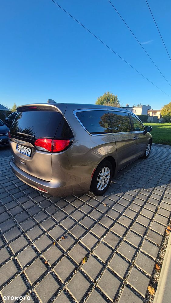 Chrysler Pacifica - 11