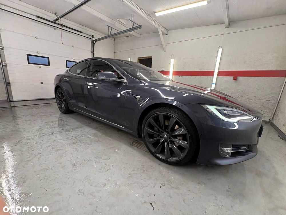 Tesla Model S - 3