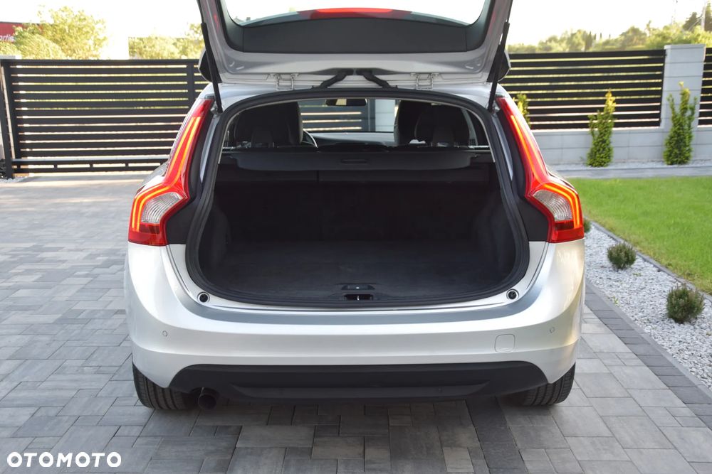 Volvo V60 D3 Momentum - 16