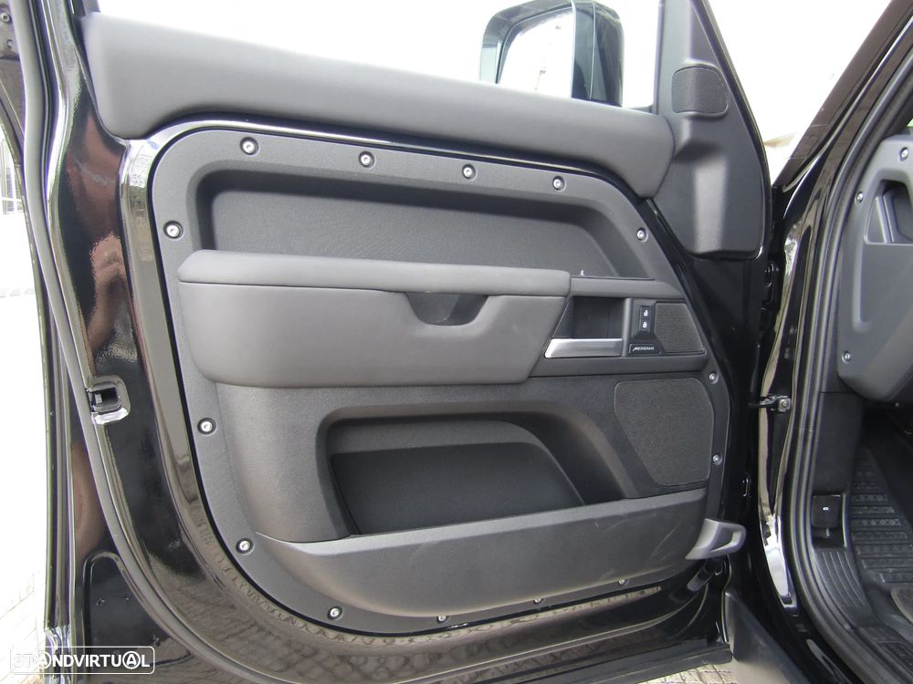 Land Rover Defender 2.0 P300e 110 AWD X-Dynamic SE - 12