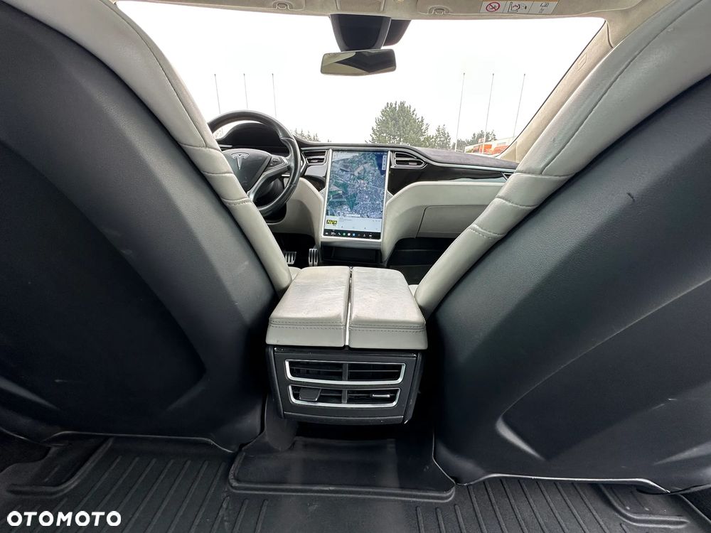 Tesla Model S - 12
