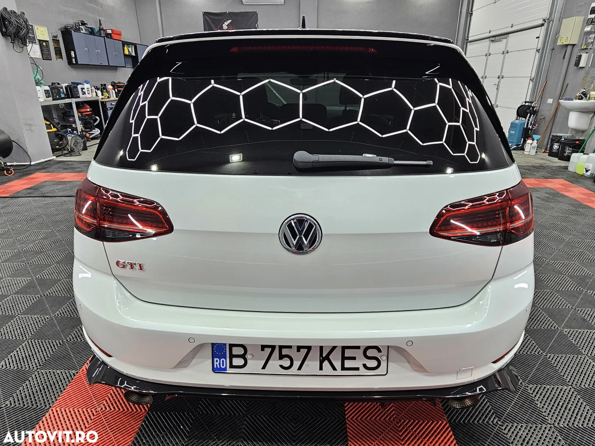 Volkswagen Golf GTI TCR 2.0 TSI OPF DSG - 4