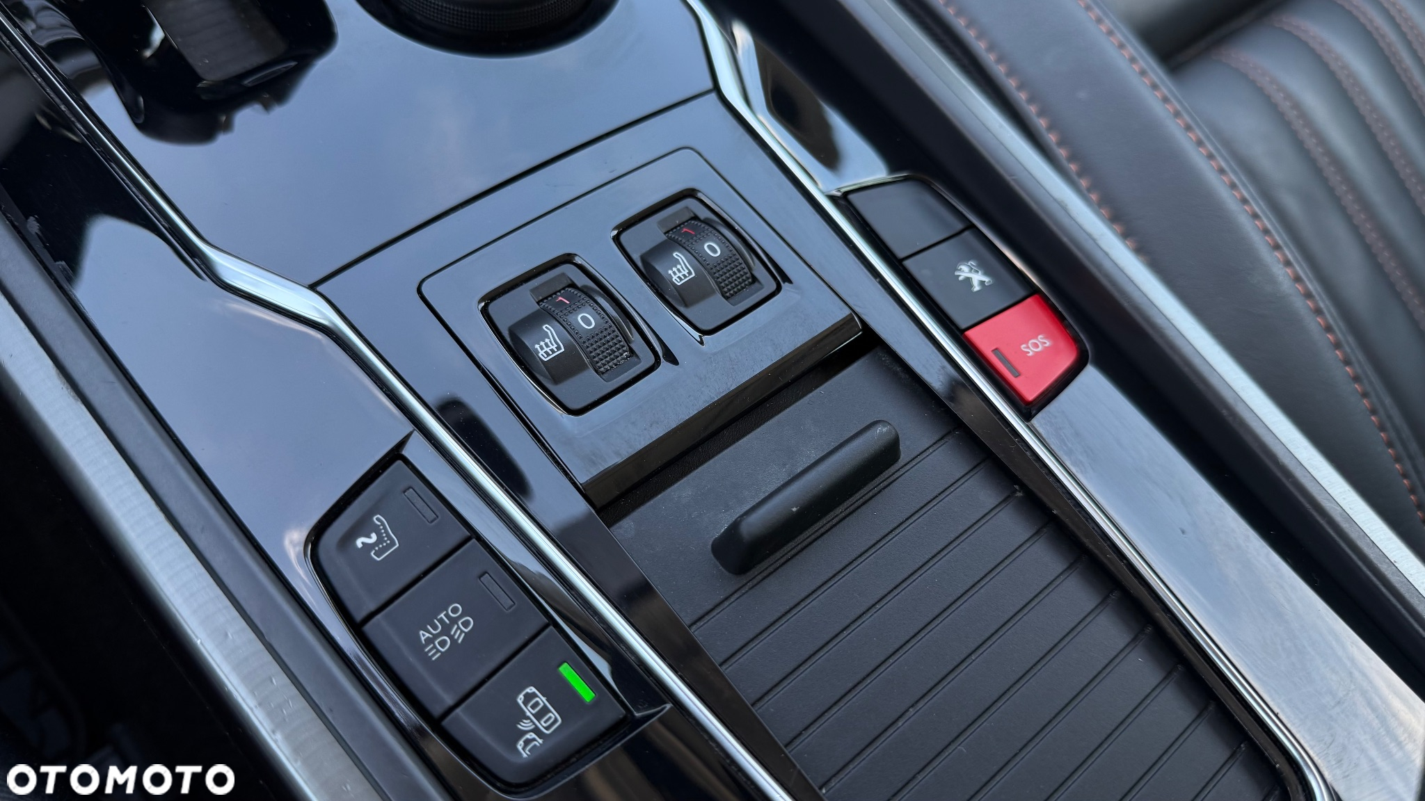 Peugeot 508 RXH Hybrid4 - 16