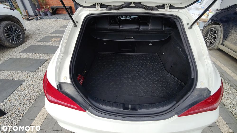 Mercedes-Benz CLA 200 7G-DCT - 29