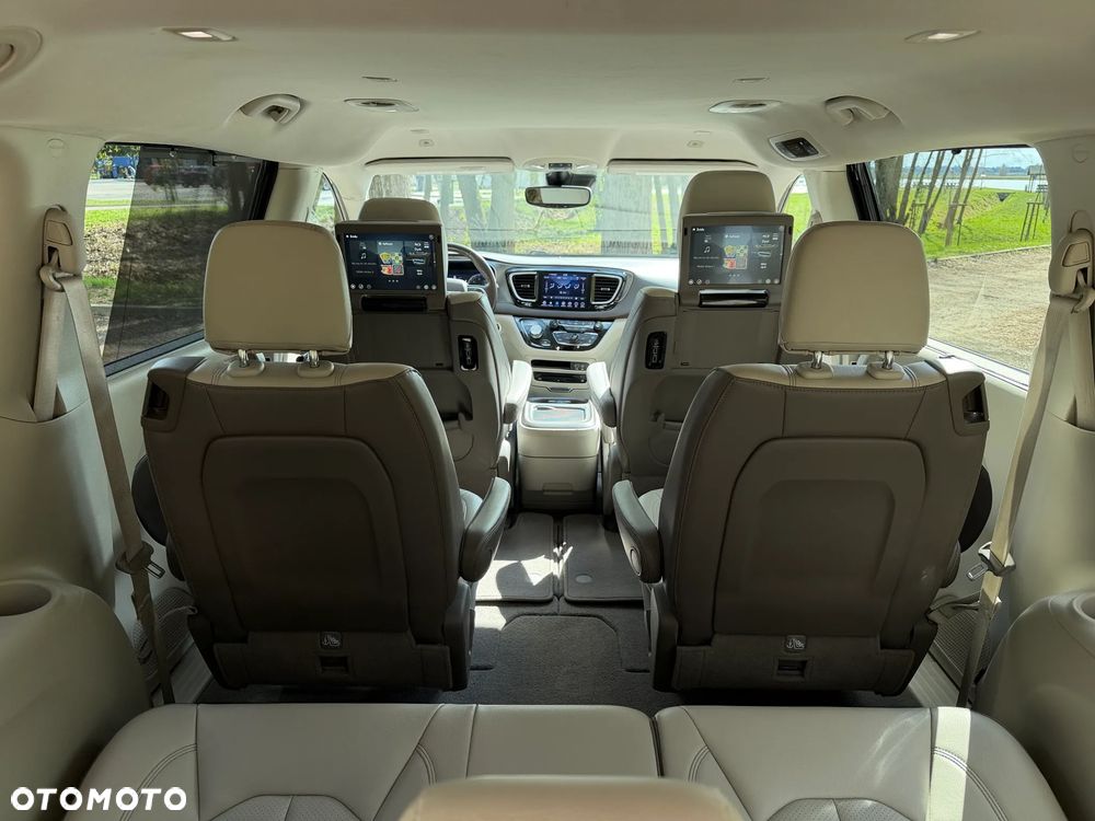 Chrysler Pacifica - 22