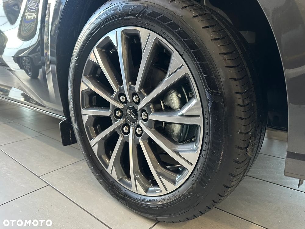 Ford Tourneo Custom - 15