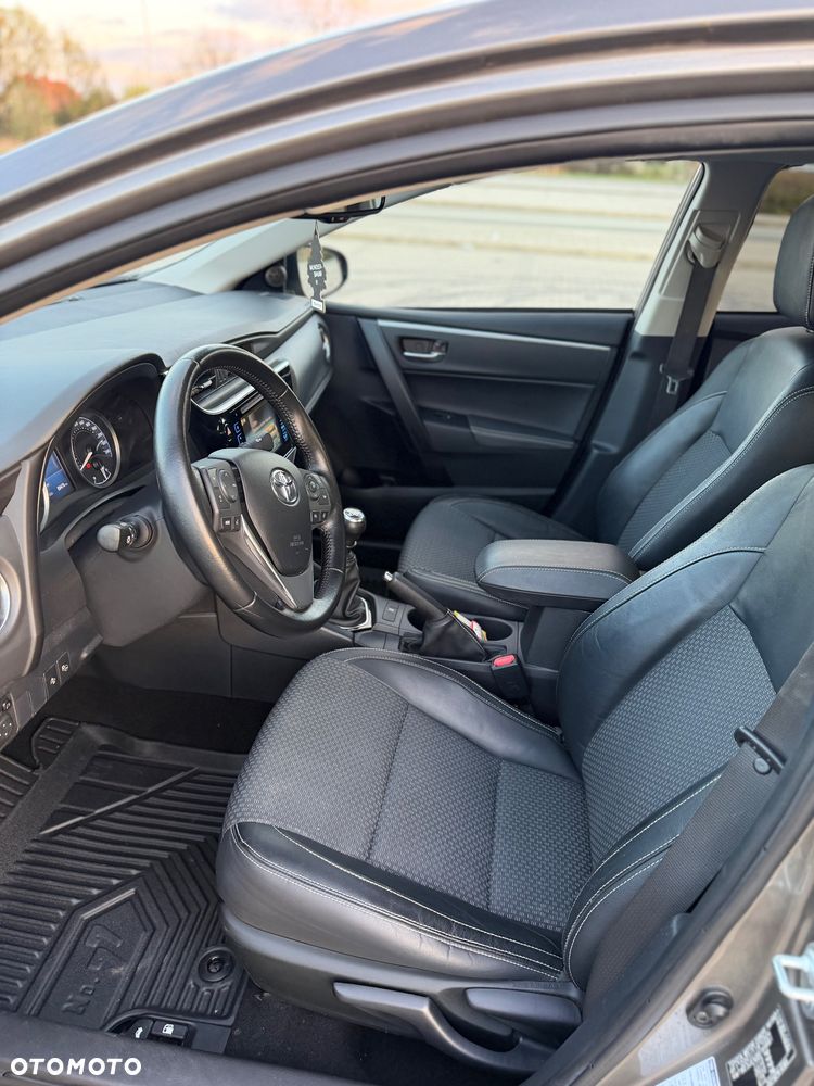 Toyota Corolla 1.6 Premium + - 12