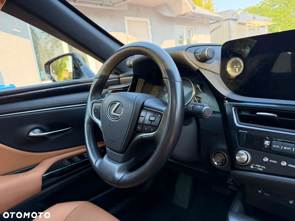 Lexus ES 300h Prestige - 17