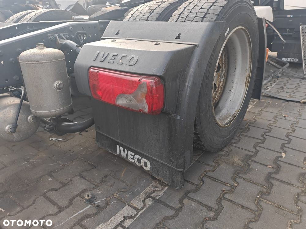 BŁOTNIK KOMPLETNY PRAWY TYŁ LAMPA ZWYKŁA IVECO S-WAY HI-WAY - 1