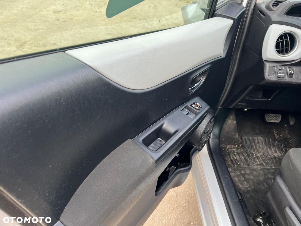 Toyota Yaris Hybrid 100 Premium - 11