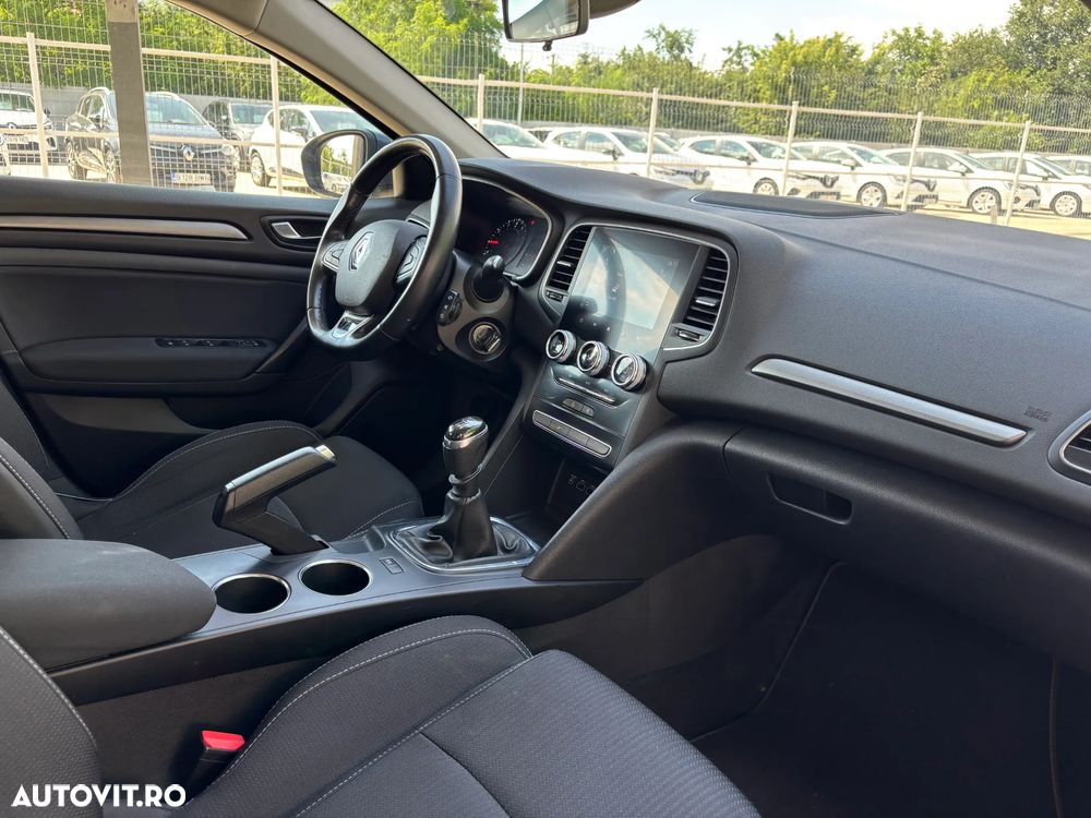 Renault Megane TCe 140 GPF LIMITED - 29
