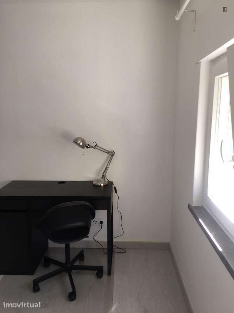 Quarto - localizado em Carcavelos Lisbon - Grande imagem: 5/12