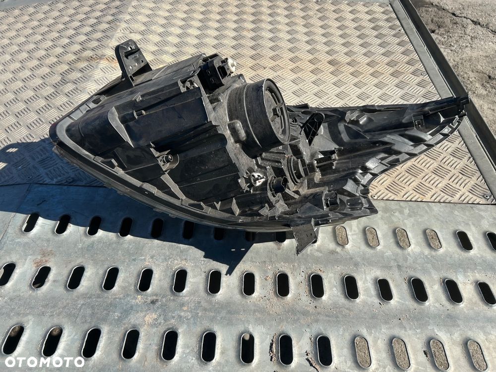 Lampa przód prawy Renault Trafic 3 260109424R - 3