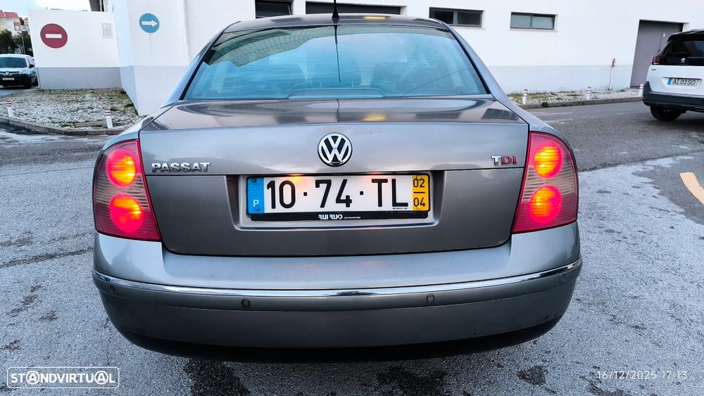 VW Passat 1.9 TDi Highline - 17