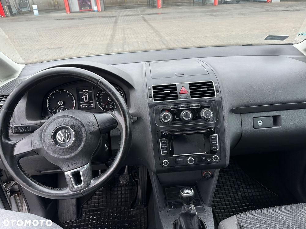 Volkswagen Touran - 5