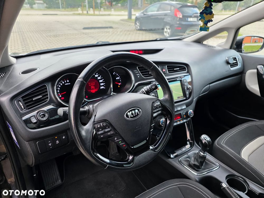 Kia Ceed - 16